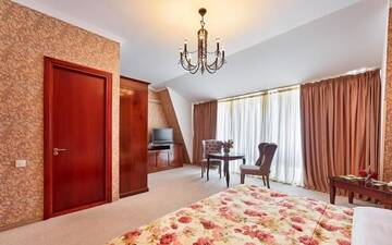 Фото номера Просторный номер с балконом (в дополнительном здании) Отель Ambassadori Kachreti Golf Resort г. Kachretʼi 4