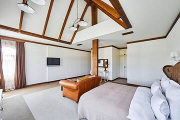 Фото номера Полулюкс (в дополнительном здании) Отель Ambassadori Kachreti Golf Resort г. Kachretʼi 4