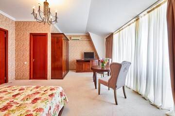 Фото номера Просторный номер с балконом (в дополнительном здании) Отель Ambassadori Kachreti Golf Resort г. Kachretʼi 5