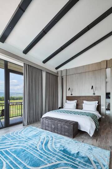 Фото номера Королевский люкс с террасой (в новом здании) Отель Ambassadori Kachreti Golf Resort г. Kachretʼi 3