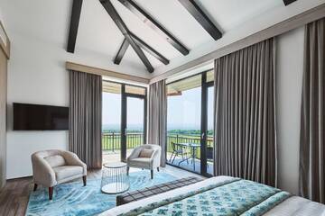 Фото номера Королевский люкс с террасой (в новом здании) Отель Ambassadori Kachreti Golf Resort г. Kachretʼi 5